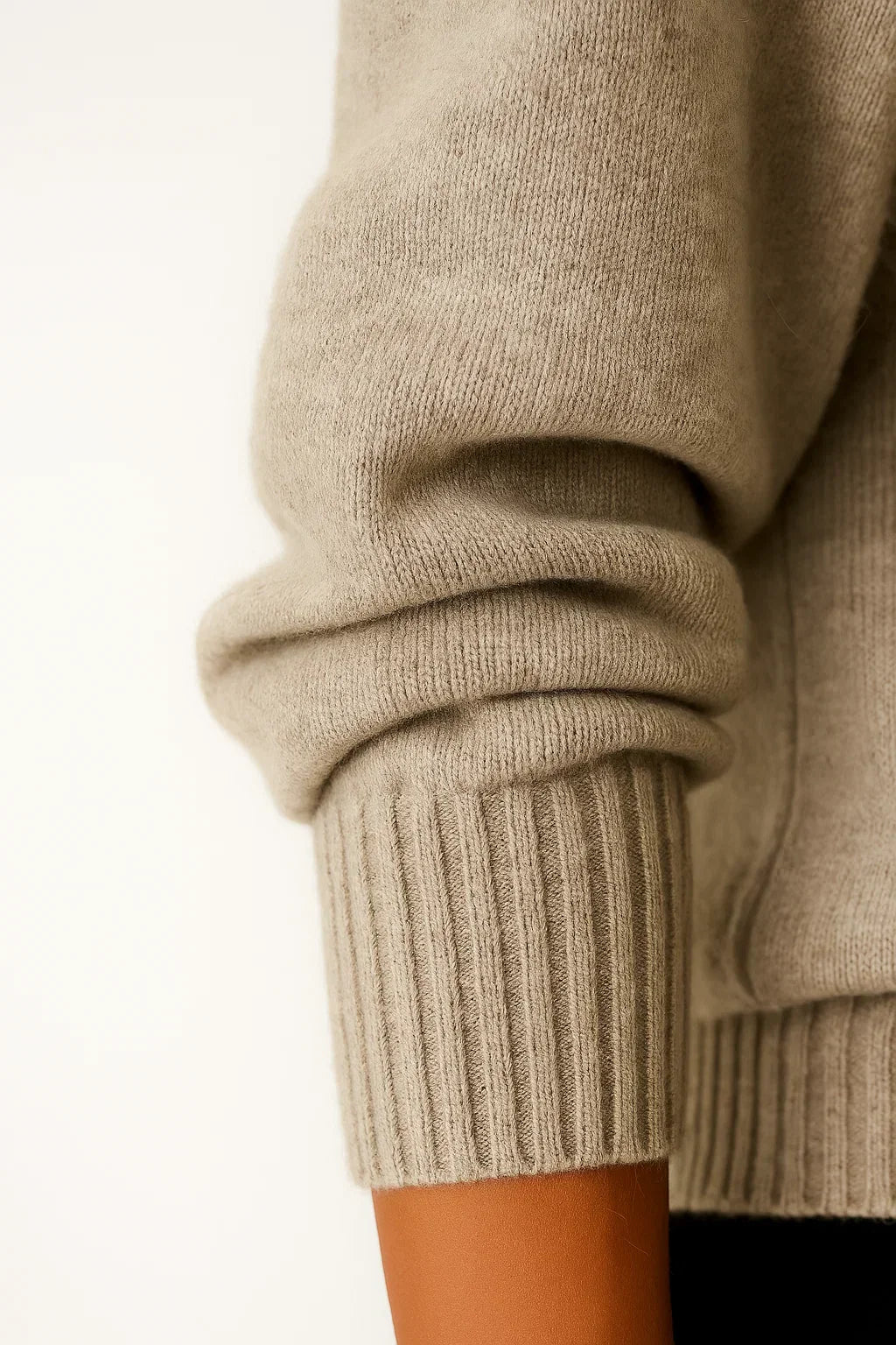 Women’s V-Neck Sweater – Elegant Pullover for Autumn and Winter